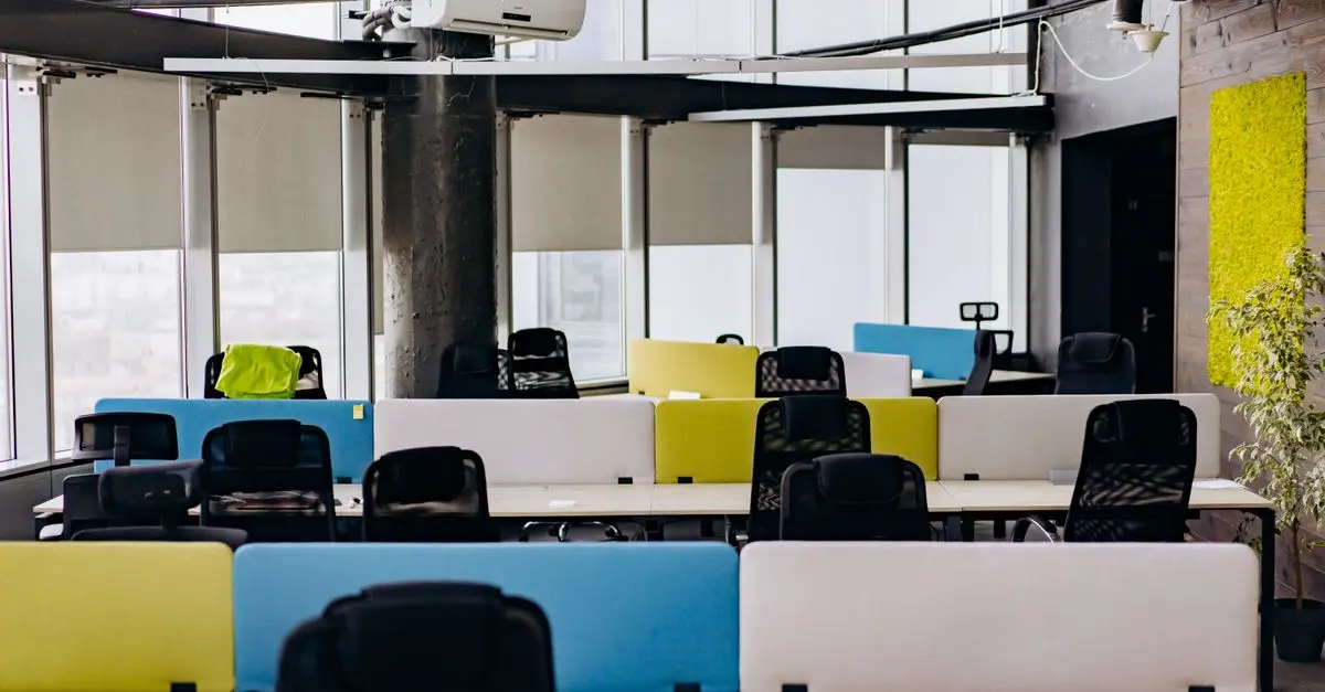 Comment intégrer des éléments naturels pour un bureau ergonomique