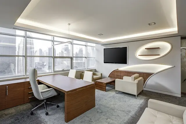Comment aménager un bureau ergonomique avec des espaces réduits