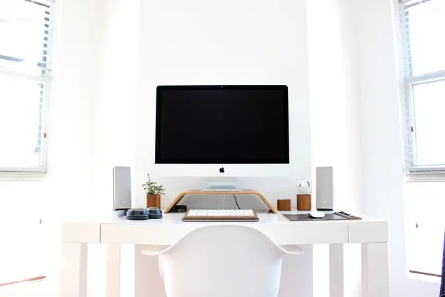 Comment une bonne posture impacte votre santé au bureau