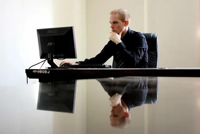 Comment choisir la meilleure hauteur de bureau pour votre confort