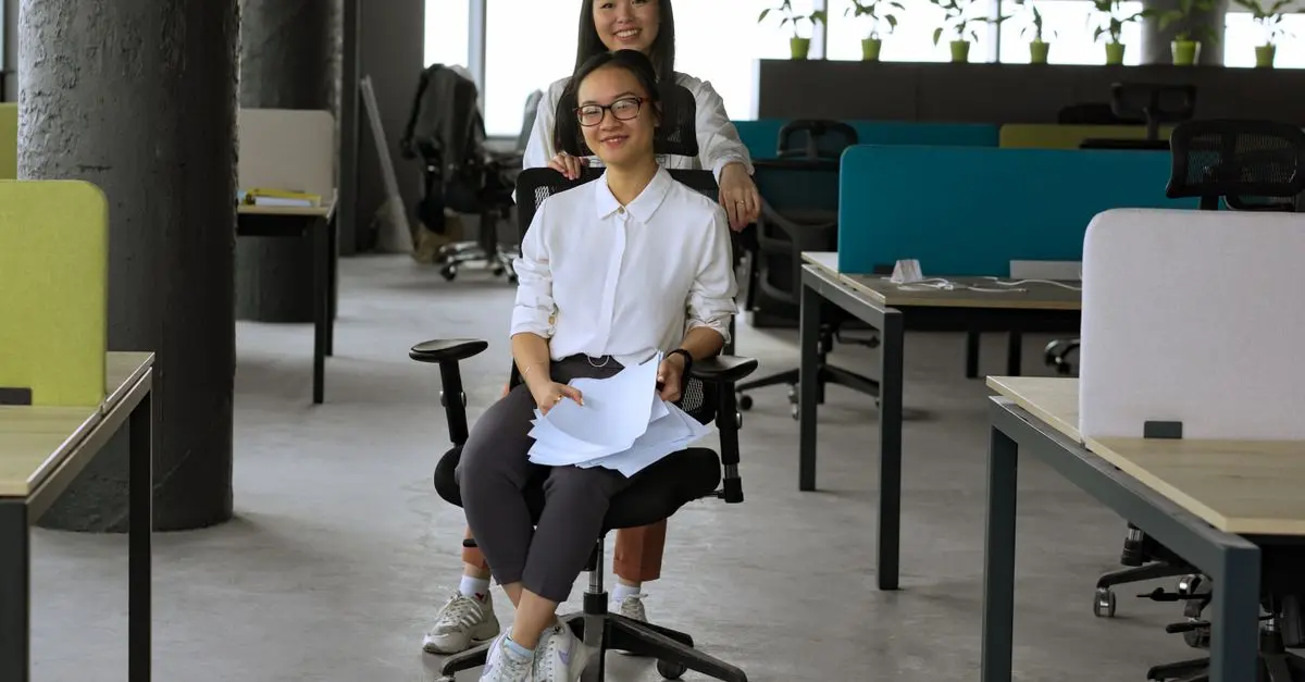 Les différentes postures au bureau : guide pratique pour un confort optimal