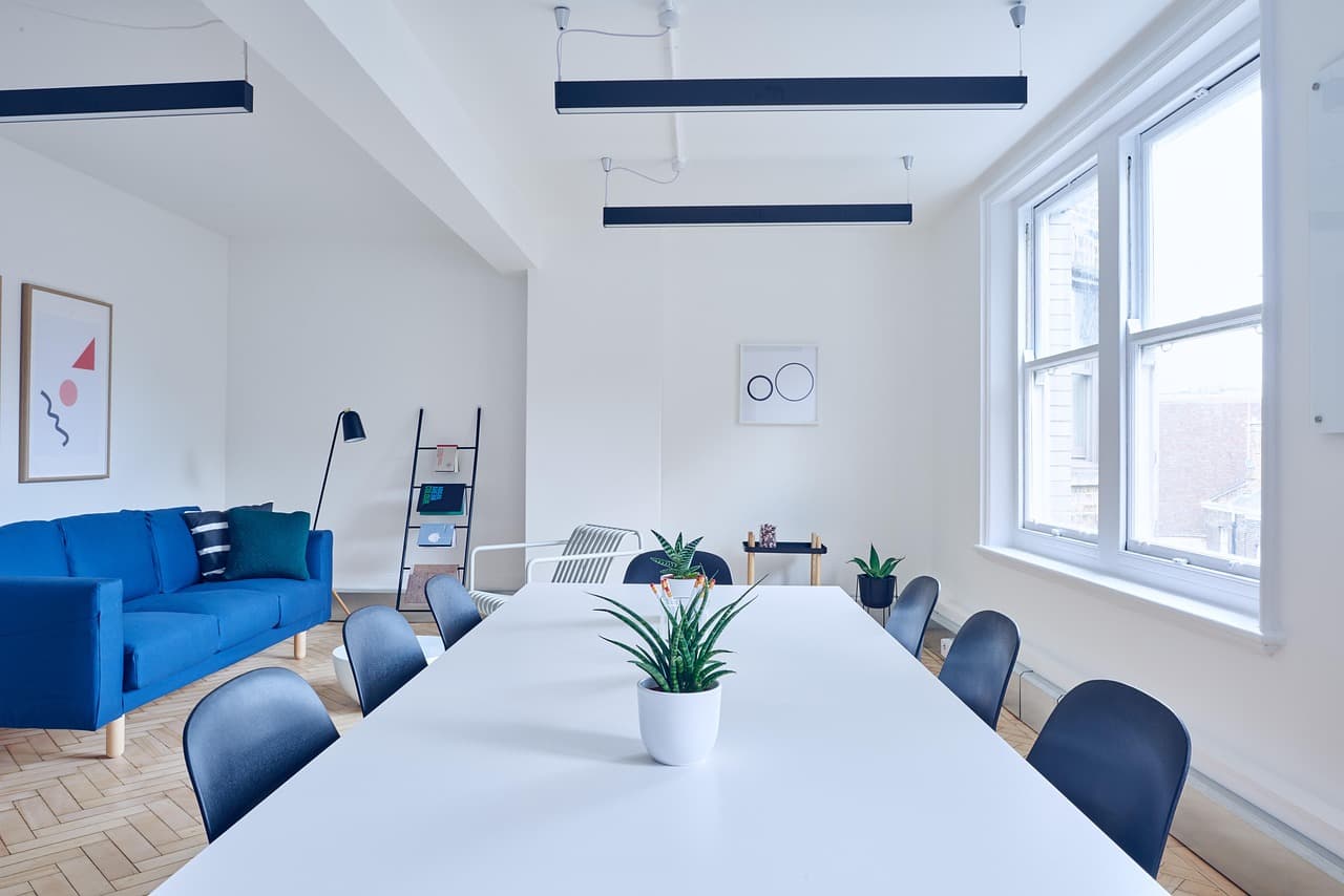 Les Meubles Ergonomiques Indispensables pour Votre Bureau