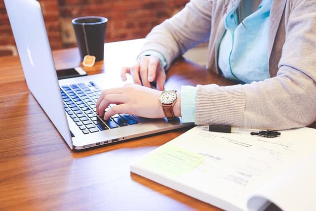 Ergonomie au bureau : 10 accessoires indispensables