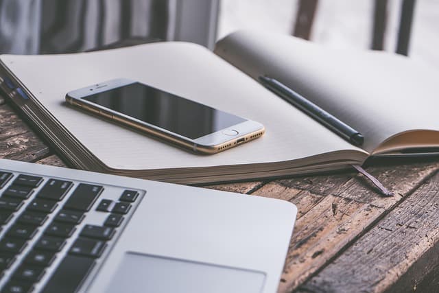 Comment choisir un bureau assis-debout adapté à vos besoins